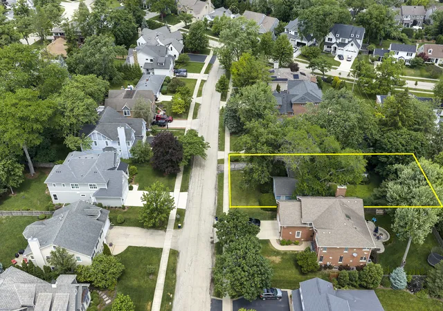 2nd image of 1125 Greenbriar Ln, Northbrook, IL 60062 | MLS# 12706047