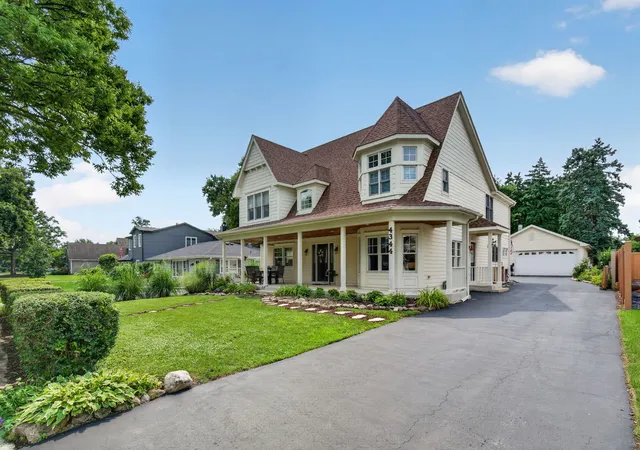 Photo 2 of Single family home for sale at 4344 Elm St, Downers Grove, IL 60515 | MLS# 12706187 | Listing updated on 2026-09-03
