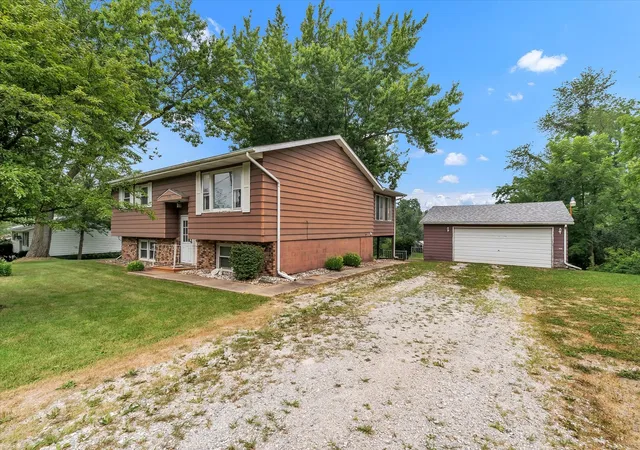 Photo 3 of Sale Pending at 3003 148th Avenue W, Milan, IL 61264 | MLS# 12706203 | Listing updated on 2026-09-02