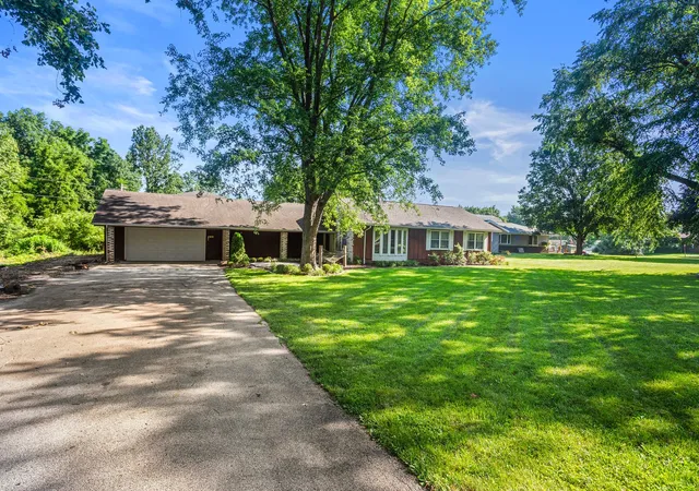 Photo 2 of Single family home for sale at 2102 Fogel Rd, Mahomet, IL 61853 | MLS# 12706317 | Listing updated on 2026-08-17