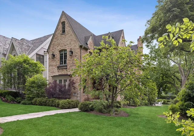 2nd image of 704 S Lincoln St, Hinsdale, IL 60521 | MLS# 12706328