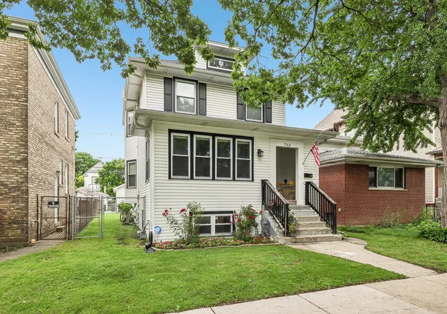 2nd image of 743 S Lombard Ave, Oak Park, IL 60304 | MLS# 12706423