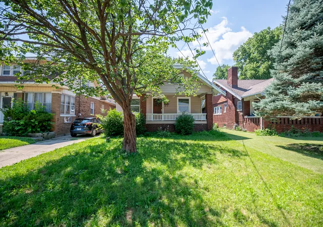 2nd image of 1421 N Douglas St, Peoria, IL 61606 | MLS# 12706432