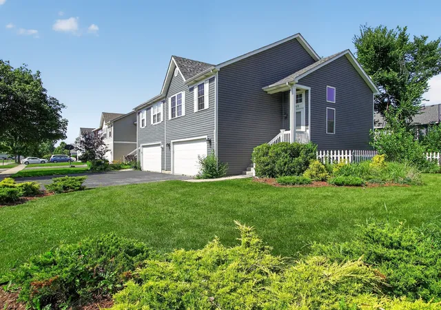 2nd image of 440 Newport Cir, Oswego, IL 60543 | MLS# 12706613
