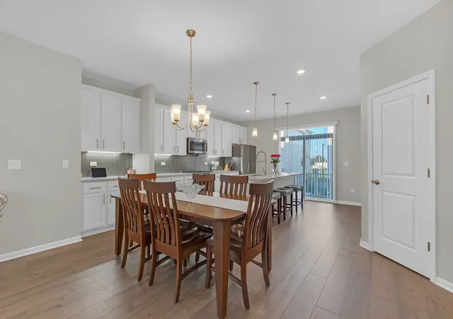 4th image of 1546 Slade Wy, Des Plaines, IL 60018 | MLS# 12706665