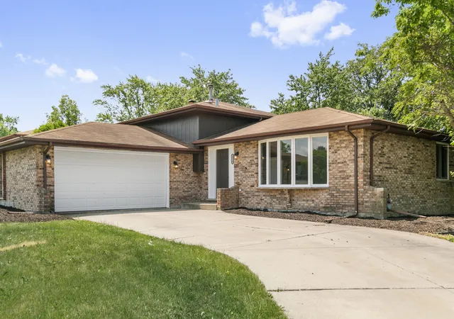 Photo 3 of Single family home for sale at 3518 Jacqueline Dr, Crete, IL 60417 | MLS# 12706704 | Listing updated on 2026-08-18