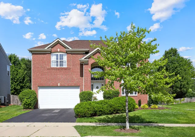 2nd image of 2900 Kelly Dr, Elgin, IL 60124 | MLS# 12706781