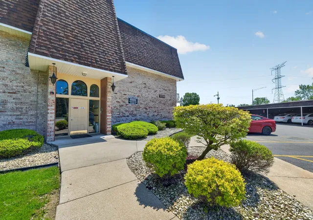 2nd image of 3235 S Manor Dr #104, Lansing, IL 60438 | MLS# 12707077