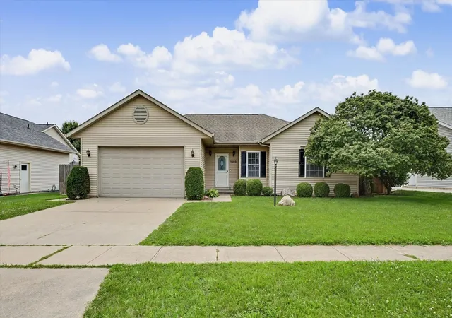 1st image of 1203 Edgeview Dr, Mahomet, IL 61853 | MLS# 12707079
