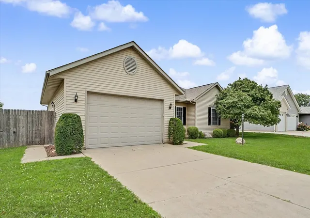 3rd image of 1203 Edgeview Dr, Mahomet, IL 61853 | MLS# 12707079