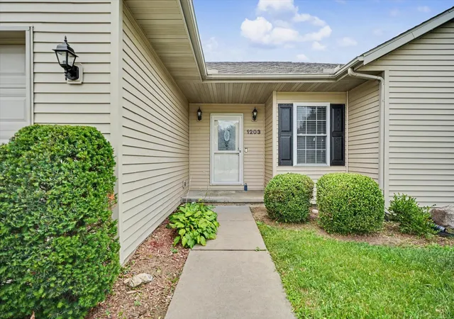 4th image of 1203 Edgeview Dr, Mahomet, IL 61853 | MLS# 12707079