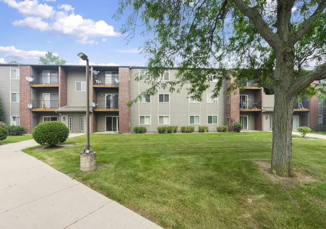 1st image of 727 Elm Ln #308, Woodstock, IL 60098 | MLS# 12707180