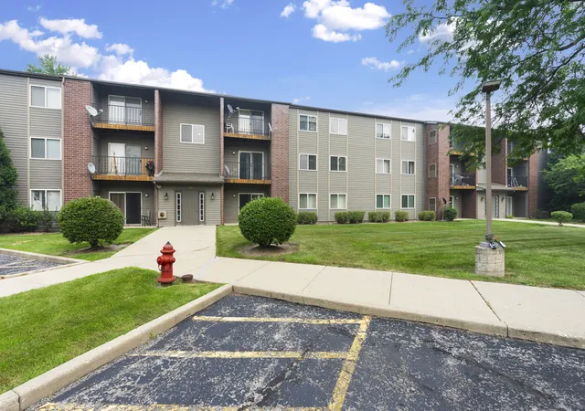 2nd image of 727 Elm Ln #308, Woodstock, IL 60098 | MLS# 12707180