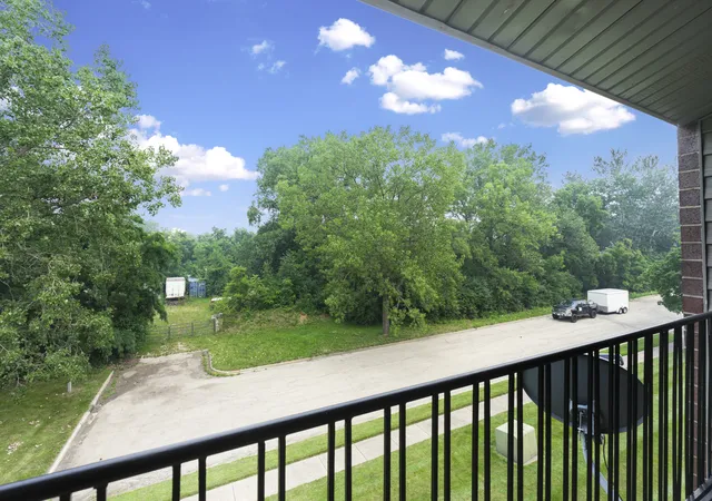 3rd image of 727 Elm Ln, Woodstock, IL 60098
