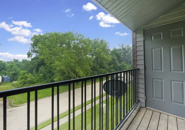 4th image of 727 Elm Ln, Woodstock, IL 60098