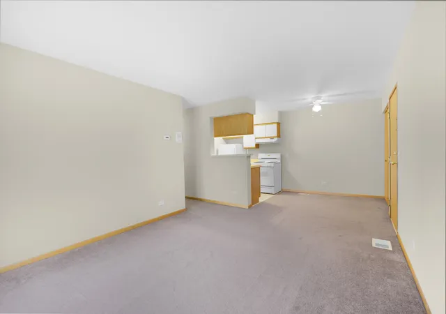5th image of 727 Elm Ln, Woodstock, IL 60098