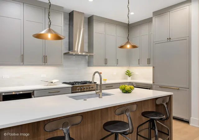 Listing Photo 4 - Condo for sale in building located at 1821 N Kimball Ave, Chicago, IL 60647 - Unit #1F