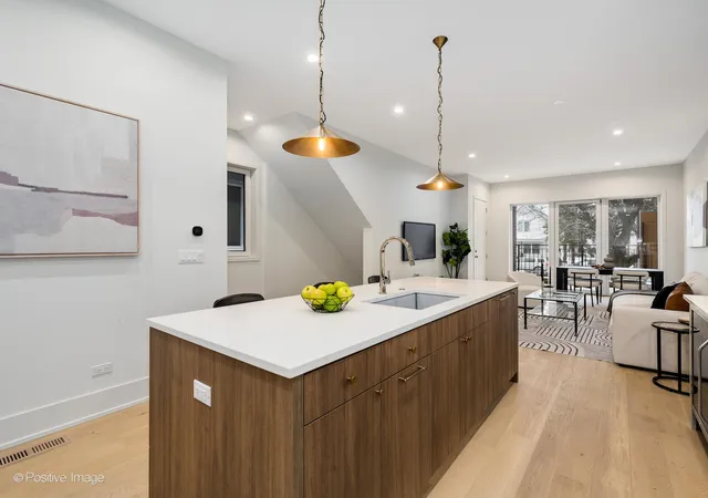 Listing Photo 5 - Condo for sale in building located at 1821 N Kimball Ave, Chicago, IL 60647 - Unit #1F