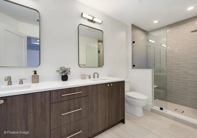 Listing Photo 2 - Condo for sale in building located at 1821 N Kimball Ave, Chicago, IL 60647 - Unit #1F