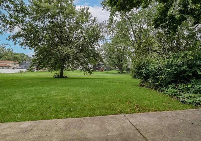 Photo 2 of Single family home for sale at 2593 Yellow Star St, Woodridge, IL 60517 | MLS# 12707415 | Listing updated on 2026-08-25