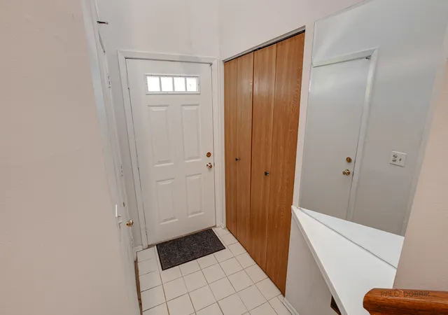 Photo 5 of Townhouse for sale at 1262 N Wellington Ct, Buffalo Grove, IL 60089 | MLS# 12707423 | Listing updated on 2026-08-27