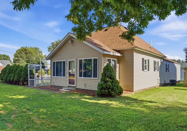 2nd image of 809 W 5th St, Rock Falls, IL 61071 | MLS# 12707652