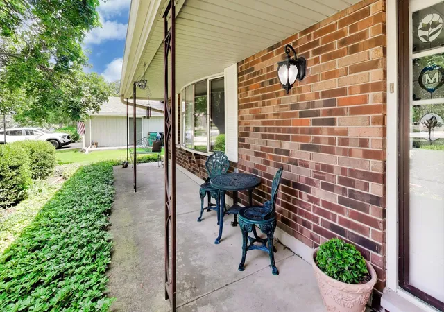 Photo 2 of Single family home for sale at 252 Millford Ln, Bloomingdale, IL 60108 | MLS# 12707686 | Listing updated on 2026-09-05