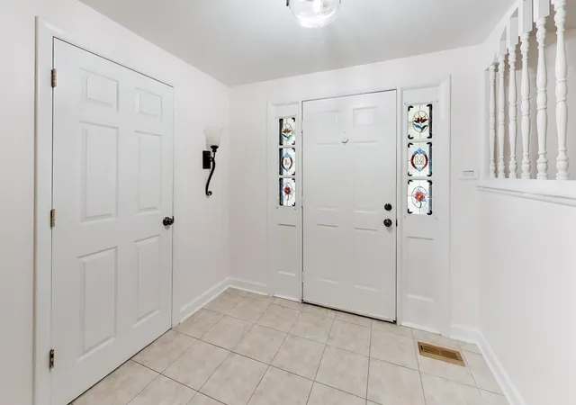 Photo 3 of Single family home for sale at 252 Millford Ln, Bloomingdale, IL 60108 | MLS# 12707686 | Listing updated on 2026-09-05