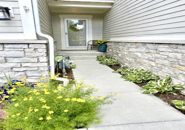 Photo 2 of Townhouse for sale at 530 Pershing Ct, Barrington, IL 60010 | MLS# 12707715 | Listing updated on 2026-09-01
