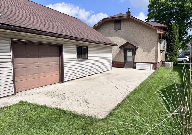 13th image of 708 12th St, Peru, IL 61354 | MLS# 12707729