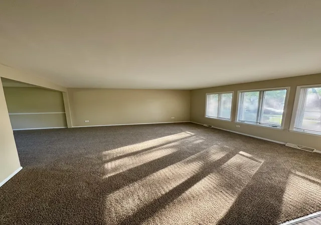 3rd image of 22421 Arquilla Dr, Richton Park, IL 60471 | MLS# 12707738
