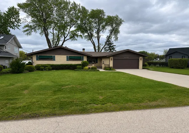 2nd image of 2403 W Fairview Ave, Johnsburg, IL 60051 | MLS# 12707881