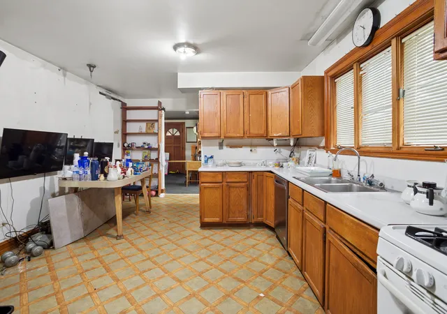 Photo 3 of Single family home for sale at 100 W Natoma Ave, Addison, IL 60101 | MLS# 12707971 | Listing updated on 2026-08-25