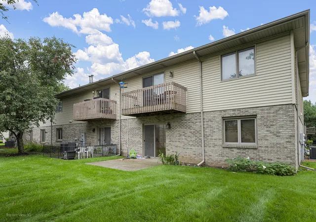 2nd image of 196 Saenz Ln, Joliet, IL 60436