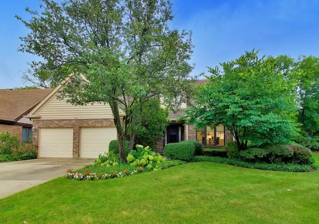 Photo 1 of Sale Pending at 905 Villas Ct, Highland Park, IL 60035 | MLS# 12708105 | Listing updated on 2026-09-26