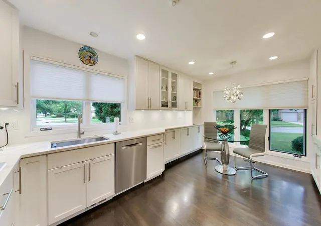 Photo 3 of Sale Pending at 905 Villas Ct, Highland Park, IL 60035 | MLS# 12708105 | Listing updated on 2026-09-26