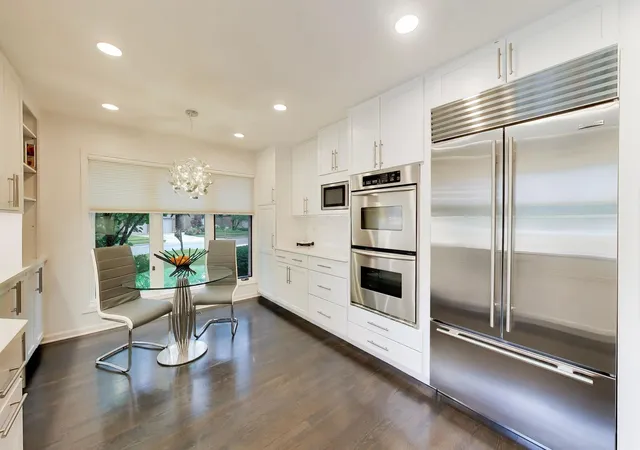 Photo 3 of Sale Pending at 905 Villas Ct, Highland Park, IL 60035 | MLS# 12708105 | Listing updated on 2026-09-26