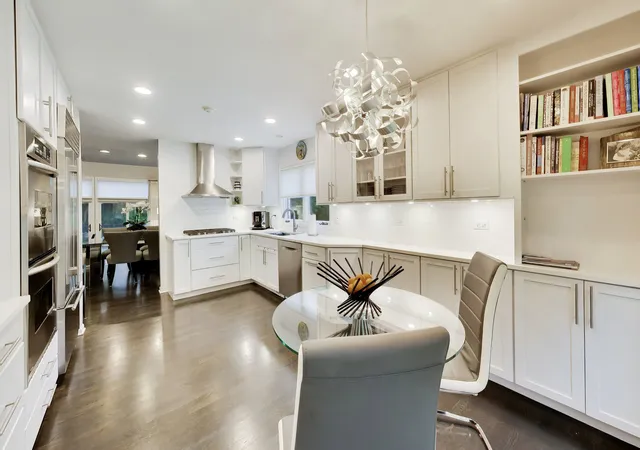 Photo 4 of Sale Pending at 905 Villas Ct, Highland Park, IL 60035 | MLS# 12708105 | Listing updated on 2026-09-26
