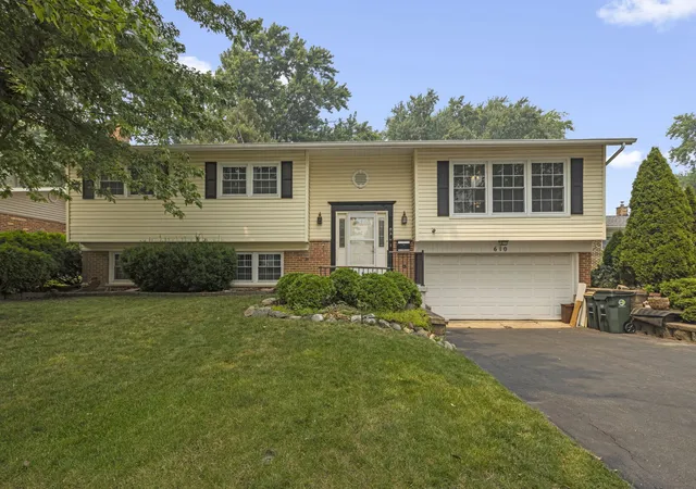 1st image of 610 W Burning Tree Ln, Arlington Heights, IL 60004 | MLS# 12708148