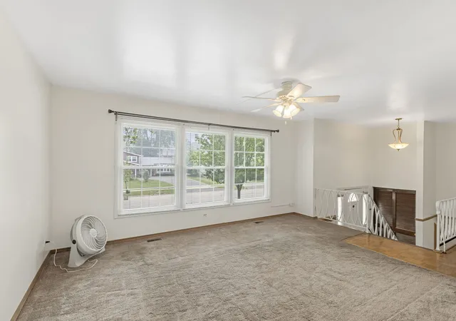 Photo 3 of Single family home for sale at 610 W Burning Tree Ln, Arlington Heights, IL 60004 | MLS# 12708148 | Listing updated on 2026-09-17