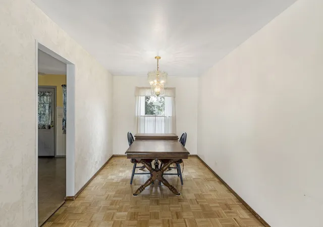 Photo 4 of Single family home for sale at 610 W Burning Tree Ln, Arlington Heights, IL 60004 | MLS# 12708148 | Listing updated on 2026-09-17