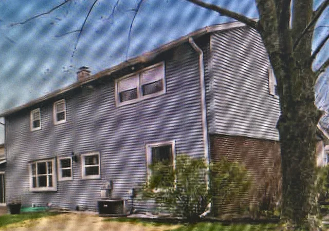3rd image of 22 University Dr, Buffalo Grove, IL 60089 | MLS# 12708238