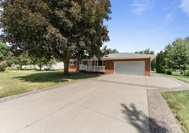 Photo 3 of Single family home for sale at 58 Douglas Dr, Coal Valley, IL 61240 | MLS# 12708613 | Listing updated on 2026-08-25