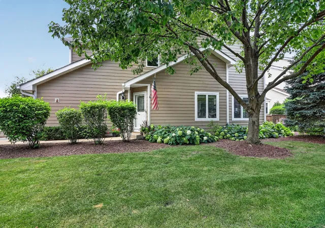 2nd image of 319 Jamatt Ct, Naperville, IL 60540 | MLS# 12708700
