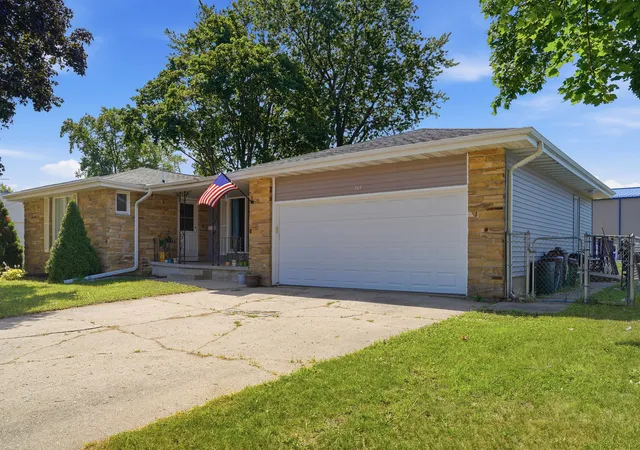 2nd image of 707 E 19th St, Sterling, IL 61081 | MLS# 12708854