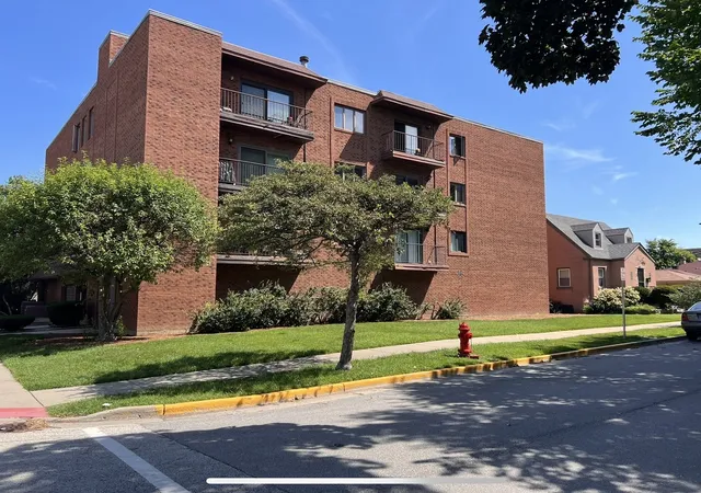 1st image of 1302 E Washington St #B1, Des Plaines, IL 60016 | MLS# 12708885