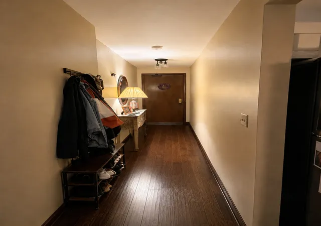 3rd image of 1302 E Washington St, Des Plaines, IL 60016