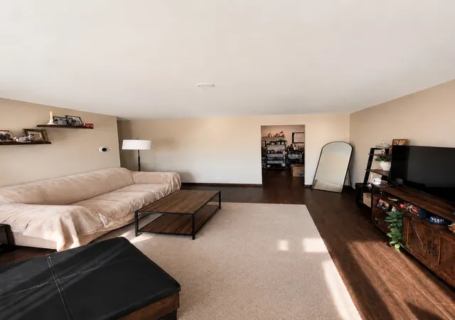 5th image of 1302 E Washington St, Des Plaines, IL 60016