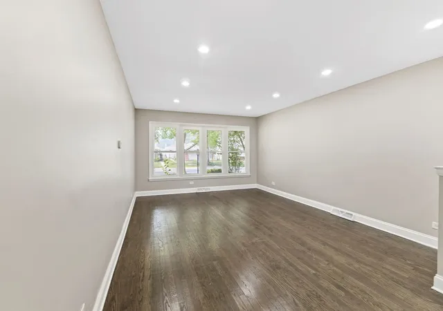 4th image of 14737 Blackstone Ave, Dolton, IL 60419 | MLS# 12708891