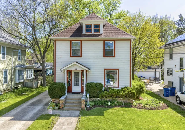 1st image of 427 Grand Ave, Aurora, IL 60506 | MLS# 12709002